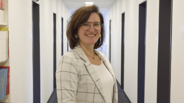 Das Foto zeigt ein Portrait von Kerstin Hartmann