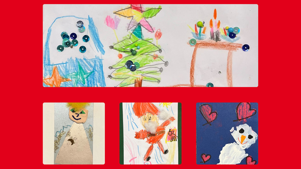 Auf dem Bild sind fünf verschiedene Kinderzeichnungen und Basteleien zum Thema Winter und Weihnachten zu sehen, präsentiert vor einem leuchtend roten Hintergrund. Hier ist eine detailliertere Beschreibung: ? Obere Reihe (Querformat) Die obere Reihe zeigt eine längliche Zeichnung, die in drei Abschnitte unterteilt zu sein scheint und mit Buntstiften und zusätzlichen Pailletten verziert wurde: Links: Eine blaue Szene mit einem gelben Stern und einigen blauen und grünen Pailletten. Mitte: Ein Weihnachtsbaum (Tannenbaum) mit gelbem Stern auf der Spitze, geschmückt mit grünen Punkten und blauen Pailletten. Rechts: Ein Adventskranz oder eine Kerzendekoration auf einem braunen Tisch, mit brennenden Kerzen in Orange und Gelb, ebenfalls verziert mit Pailletten. ? Untere Reihe (Quadratische Bilder) Die untere Reihe besteht aus drei separaten, quadratischen Bildern: Links: Eine Engel-Bastelei. Sie besteht aus verschiedenen Materialien, möglicherweise Pappe oder Filz, mit einem Holzkopf, gelben Haaren, einem goldenen Kleid und einem glitzernden Heiligenschein. Mitte: Eine Zeichnung des Weihnachtsmanns (oder eines Helfers) in einem roten Anzug mit einem weißen Bart, dargestellt in einer dynamischen Pose. Es sieht so aus, als ob etwas Flauschiges (Watte oder ähnliches) für den Bart oder die Mütze verwendet wurde. Rechts: Eine Malerei eines Schneemanns in Weiß mit einem orangefarbenen Schnabel vor einem dunkelblauen Hintergrund. Das Bild ist außerdem mit roten Herzen verziert, was auf eine liebevolle oder festliche Stimmung hindeutet. Zusammenfassend handelt es sich um eine Sammlung festlicher, kreativer Werke von Kindern.