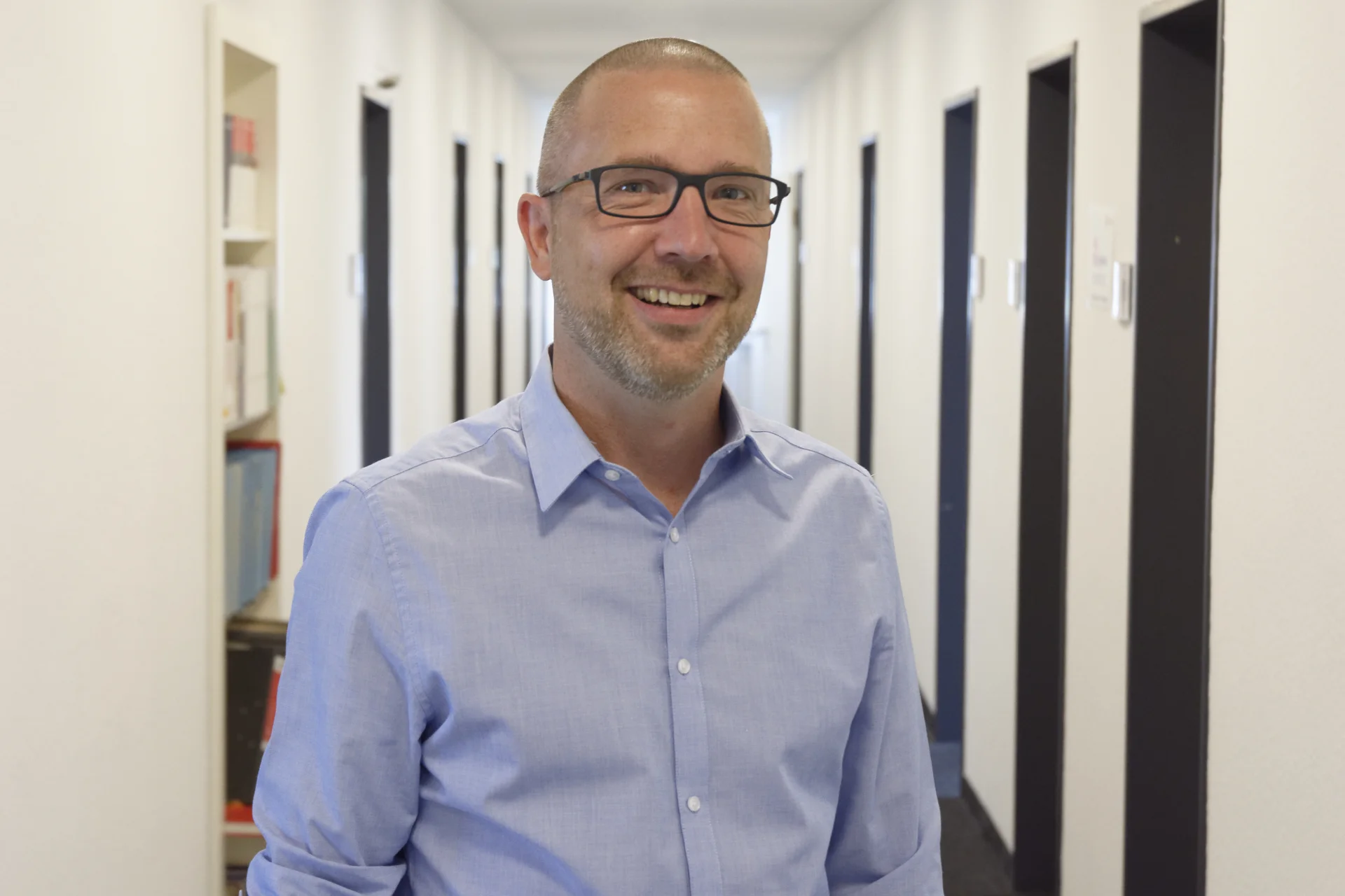 Das Foto zeigt ein Portrait von Michael Rosellen