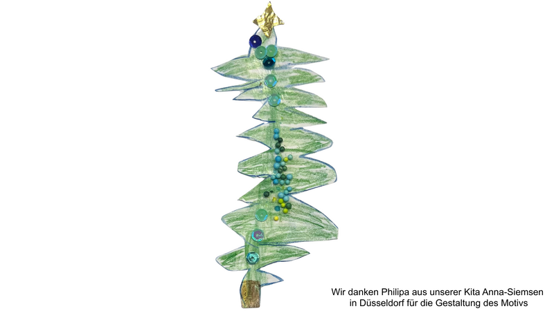 Auf dem Bild ist eine stilisierte Darstellung eines Weihnachtsbaumes zu sehen. Hier sind die Details: Motiv: Ein vertikal orientierter Tannenbaum, der offensichtlich eine Bastelarbeit ist. Materialien/Technik: Er scheint aus Papier oder Pappe ausgeschnitten und grün bemalt worden zu sein. Der Stamm ist braun oder goldfarben. Dekoration: Der Baum ist mit verschiedenen kleinen, runden Elementen wie Knöpfen und Perlen in Blau-, Türkis- und Gelbtönen verziert, die in einer geschwungenen Linie angebracht sind, ähnlich einer Lichterkette oder Girlande. Spitze: An der Spitze befindet sich ein goldfarbener Stern oder eine ähnliche Verzierung. Am unteren rechten Rand des Bildes befindet sich ein deutscher Text: "Wir danken Philpa aus unserer Kita Anna-Siemsen in Düsseldorf für die Gestaltung des Motivs"