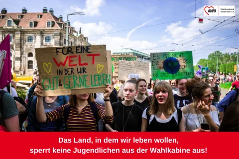 Das Foto zeigt Jugendliche bei einer Demo