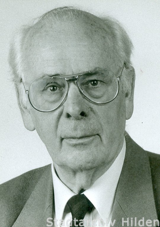 Das Foto zeigt ein Portrait von Fritz von Gehlen