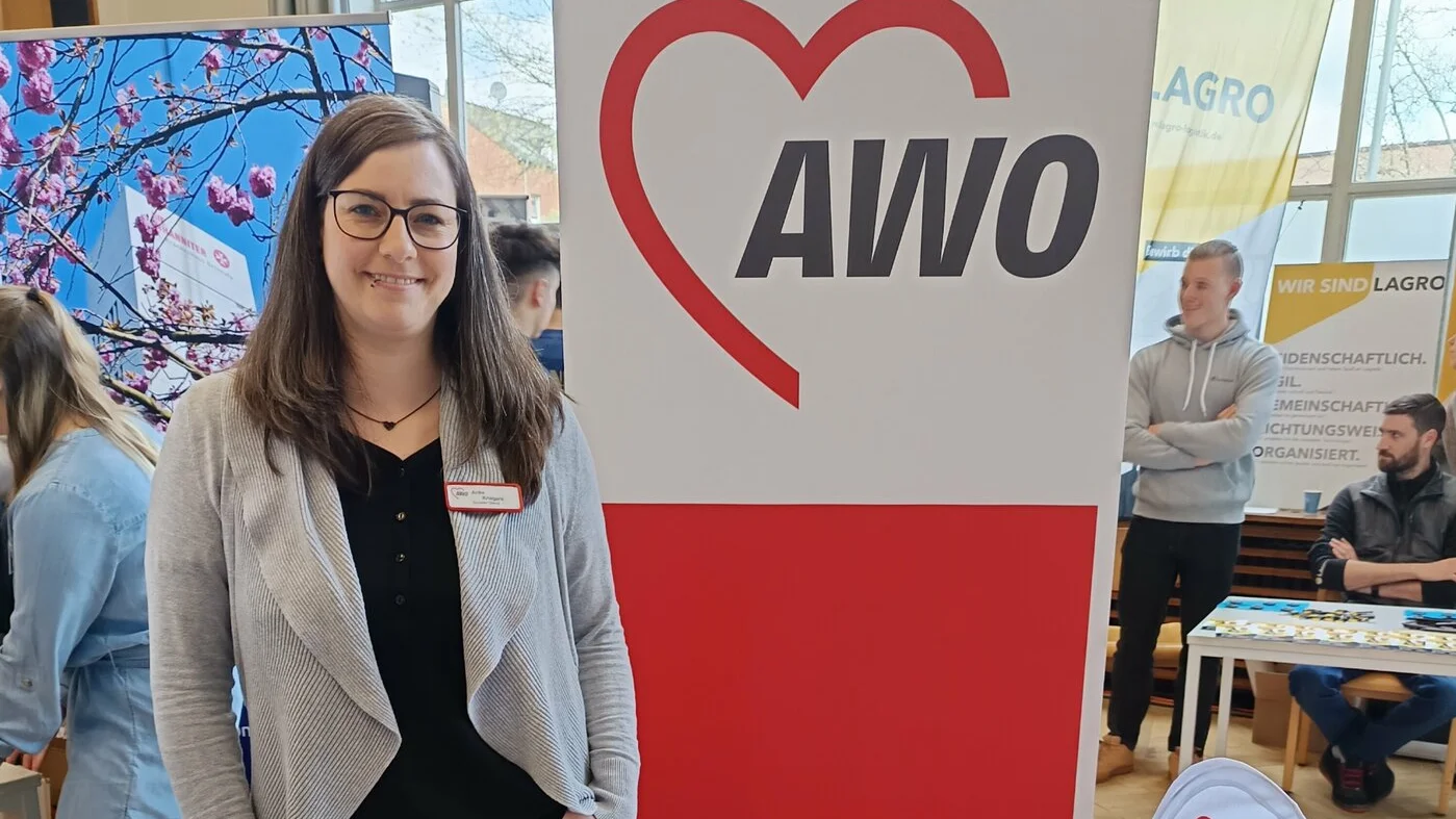 Das Foto zeigt den Messestand der AWO Seniorenzentren Adam-Romboy und Helmuth-Kuhlen-Haus