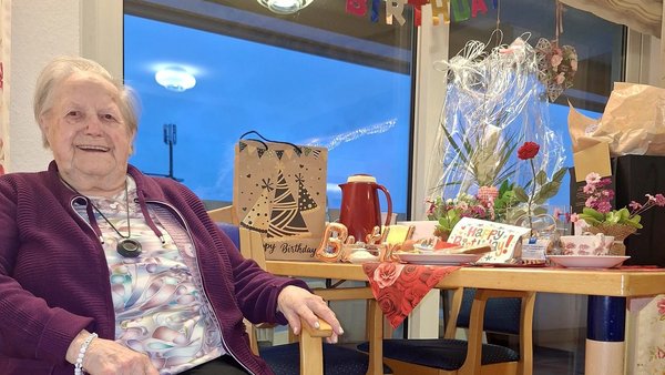 Das Bild zeigt Inge Galster an Ihrem Geburtstag.