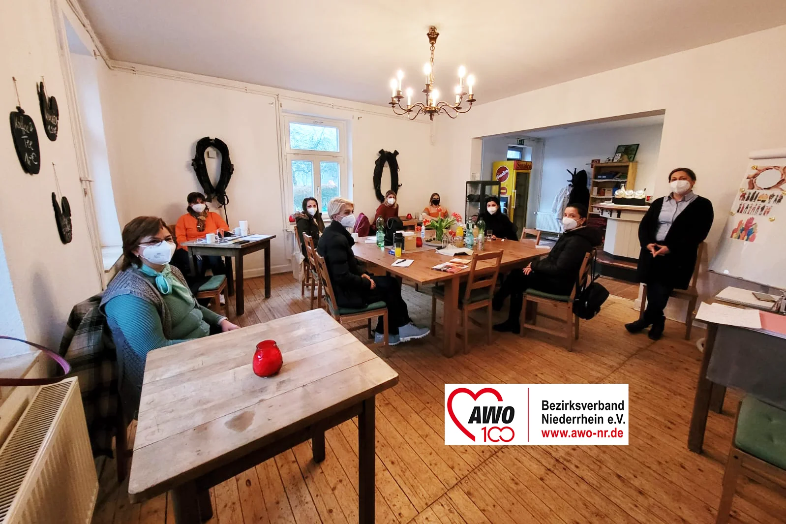 Das Foto zeigt die Teilnehmerinnen im Lernbauernhof Ingenhammshof der AWO-Duisburg