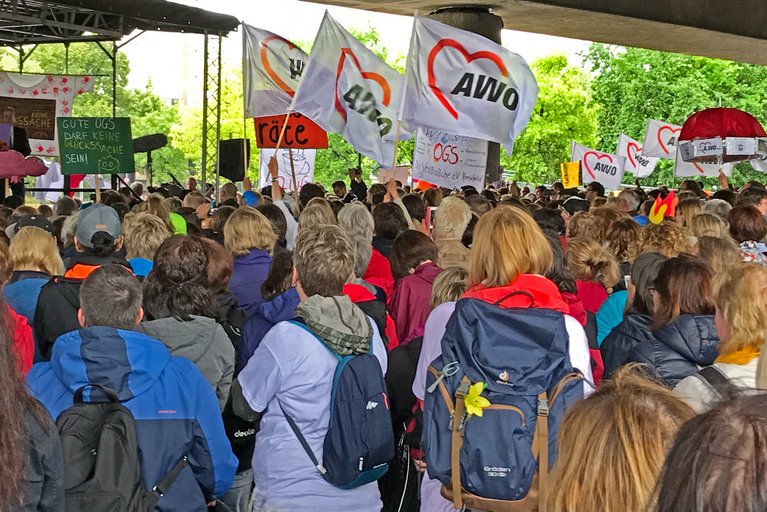 Die AWO Niederrhein demonstriert für qualitative Mindeststandards und eine auskömmliche Finanzierung des Offenen Ganztags