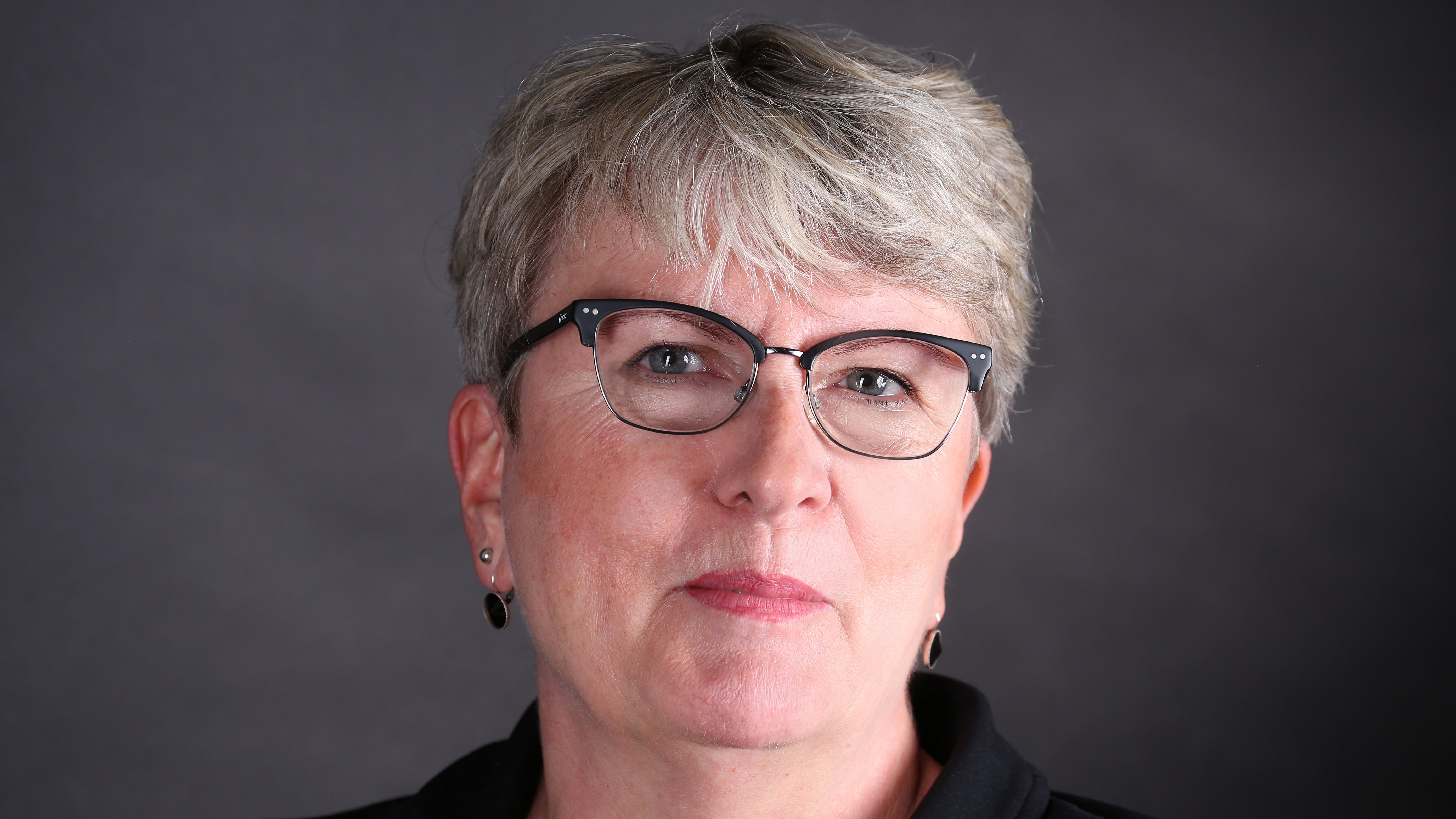 Das Foto zeigt ein Portrait von Britta Altenkamp.