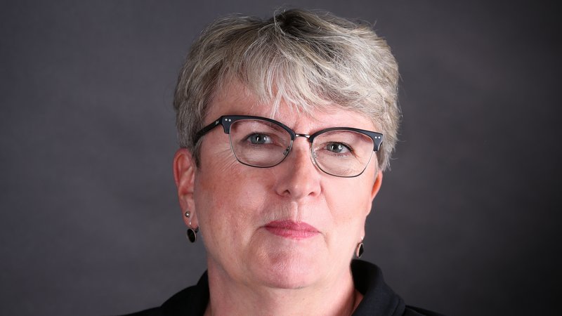 Das Foto zeigt ein Portrait von Britta Altenkamp.