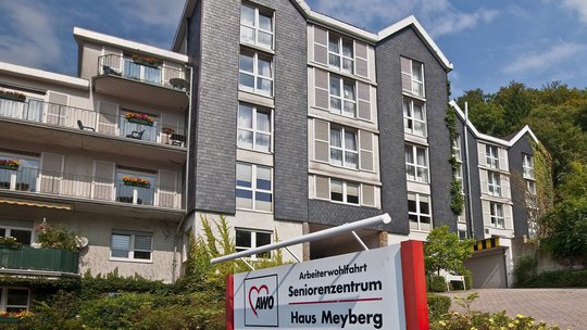 Das Foto zeigt des Eingang des Haus-Meyberg