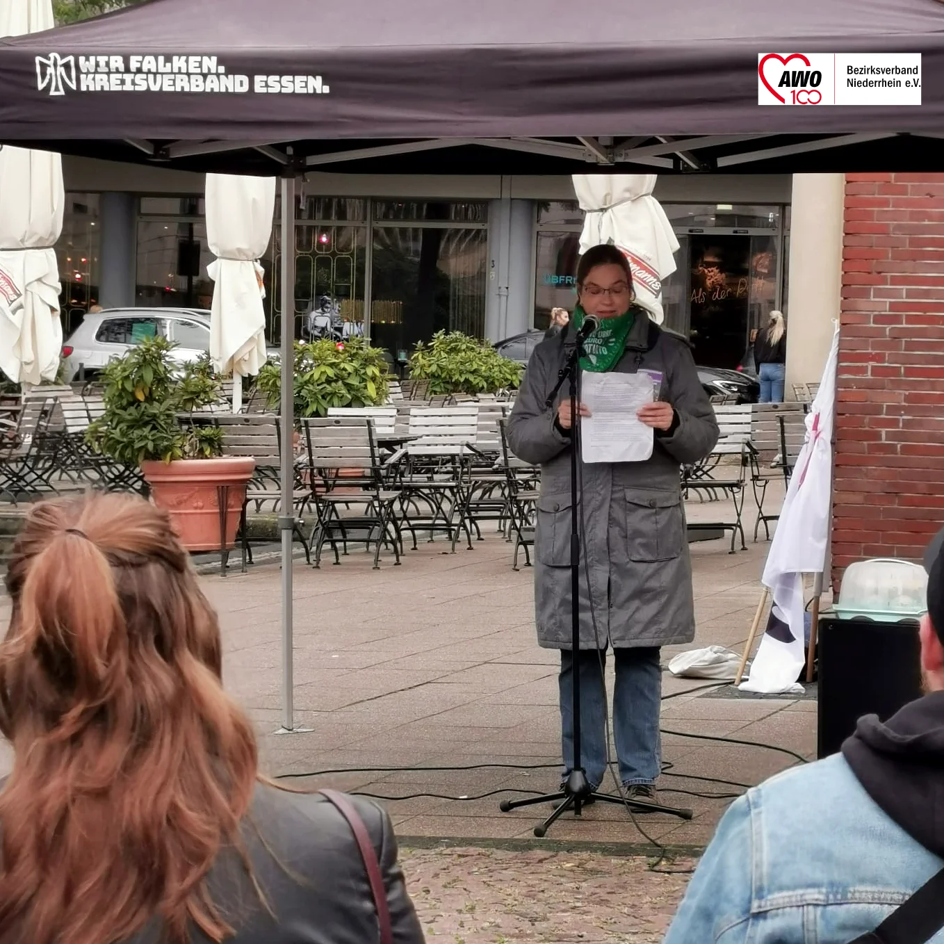 Das Foto zeigt Nicola Völckel bei ihrer Rede auf der Kundgebung des Bündnisses. Das Foto zeigt Nicola Völckel bei ihrer Rede auf der Kundgebung des Bündnisses.