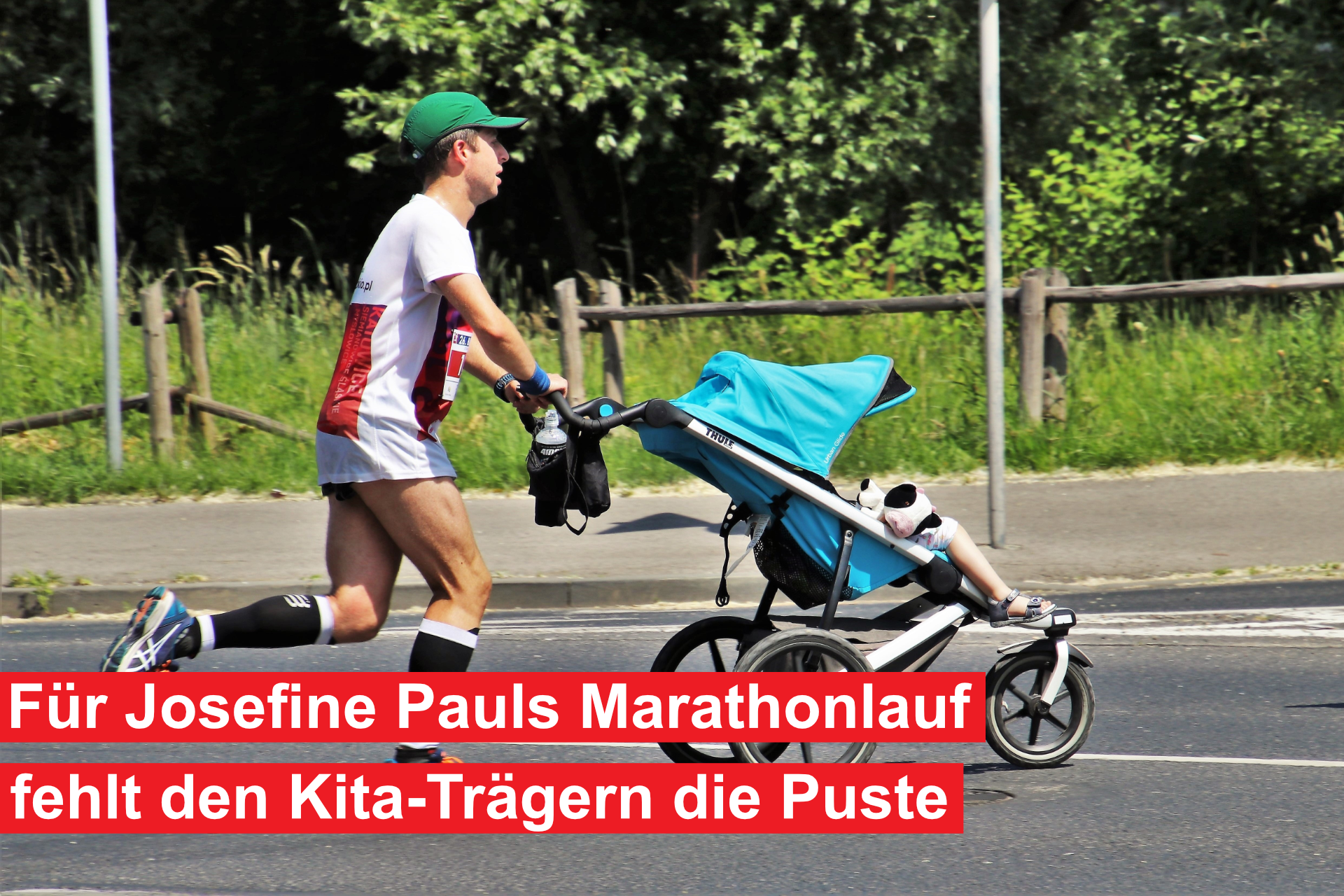 Das Foto zeigt einen Läufer mit Kinderwagen
