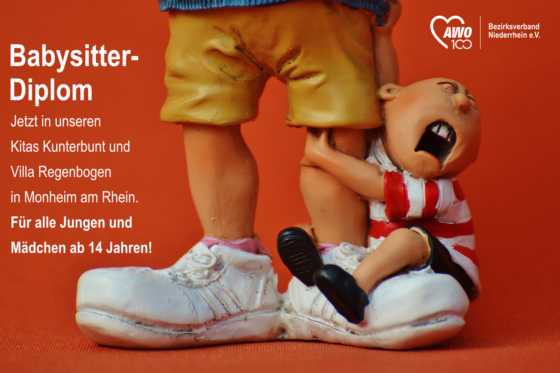 Das Foto zeigt ein Kind, dass sich an einem erwachsenen Bein fest klammert