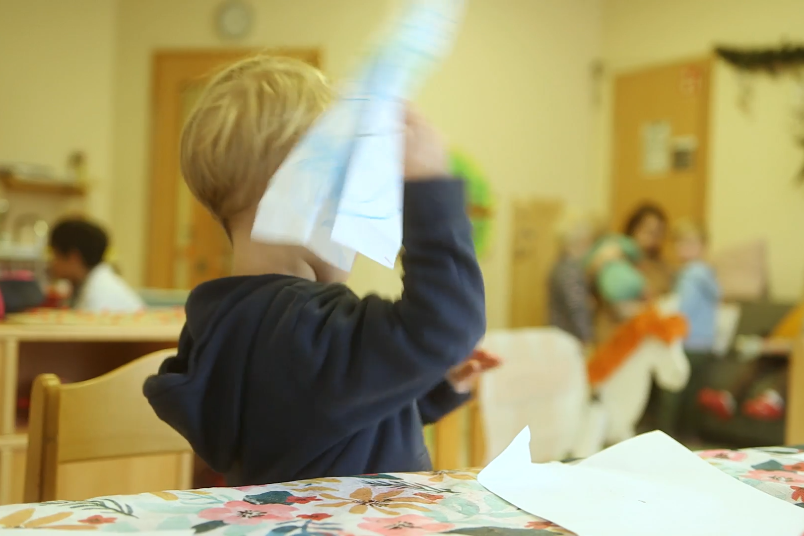 Das Foto zeigt einen Screenshot aus dem Imagefilm