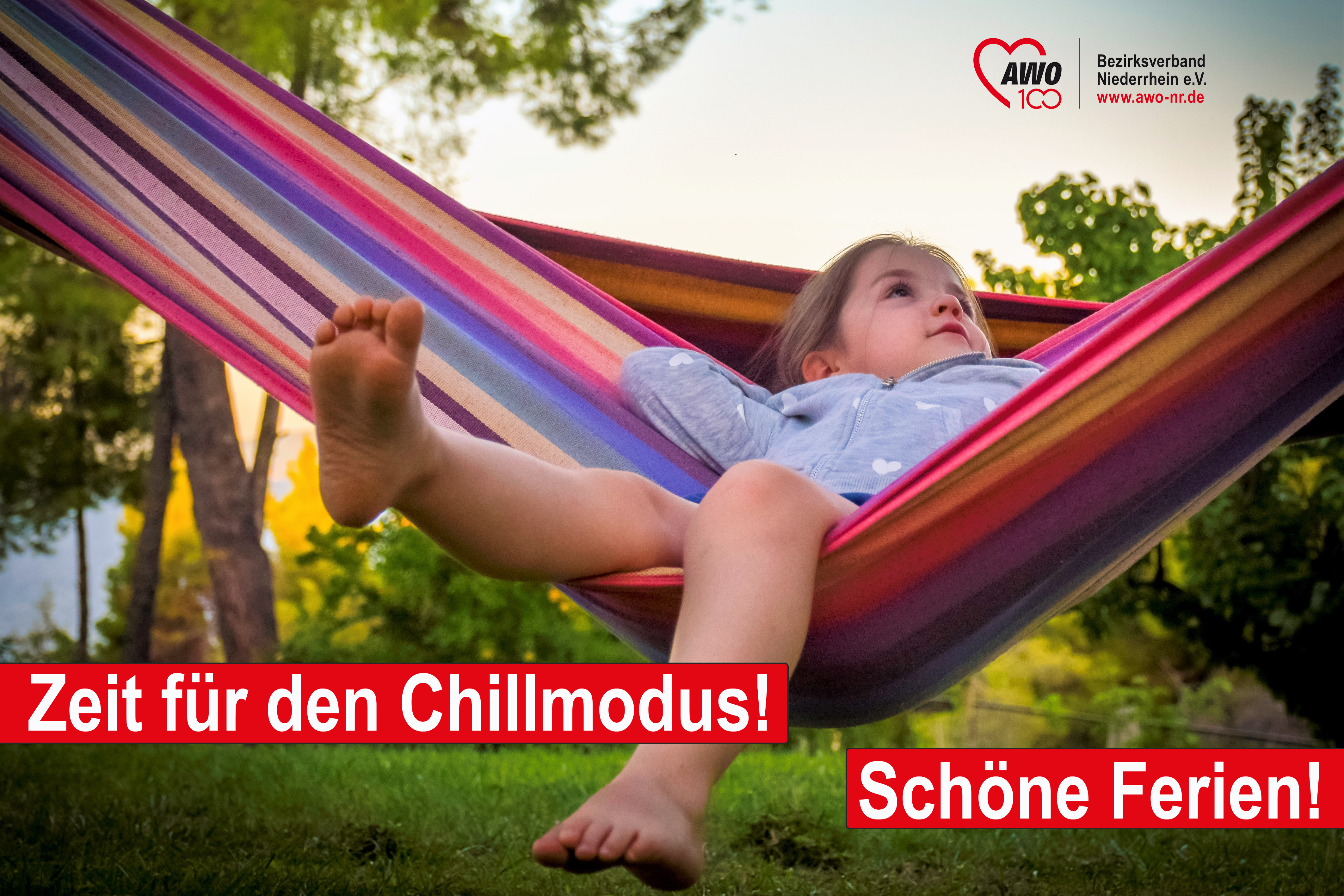 Das Foto zeigt ein Kind in einer Hängematte. Dazu die Aussage "Zeit für den Chillmodus. Schöne Ferien!